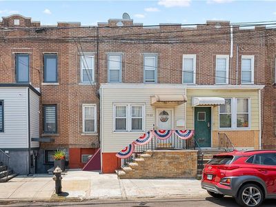 7022 69th Pl, Glendale, NY, 11385