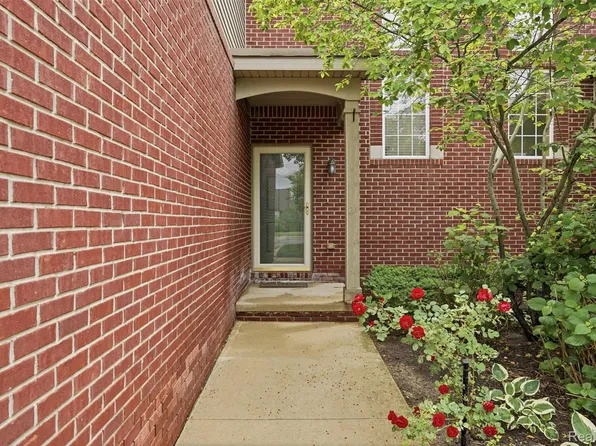 5953 High Point Ct #29, Brighton, MI 48116