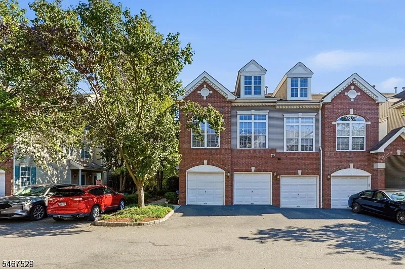 2 bed, 2.5 bath, 1720 sqft, $3,600 — Photo 1