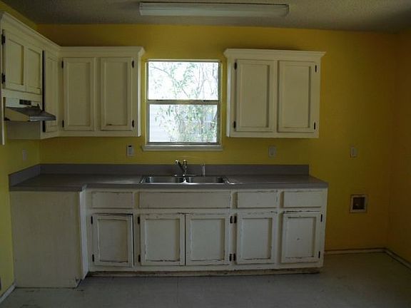 4th image of 1205 E Mahl St