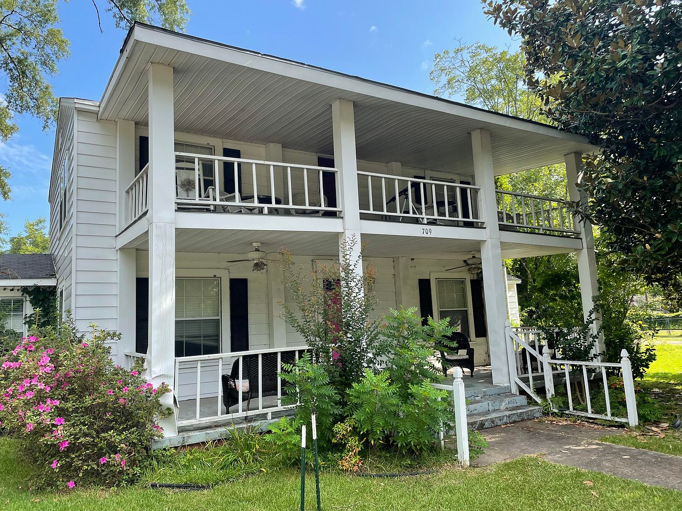 c. 1936 Spacious Fixer Upper For Sale in Amory, MS. 75K Sold Old
