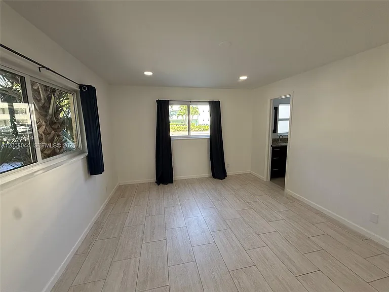 609 NE 14th Ave #108 — Photo 17