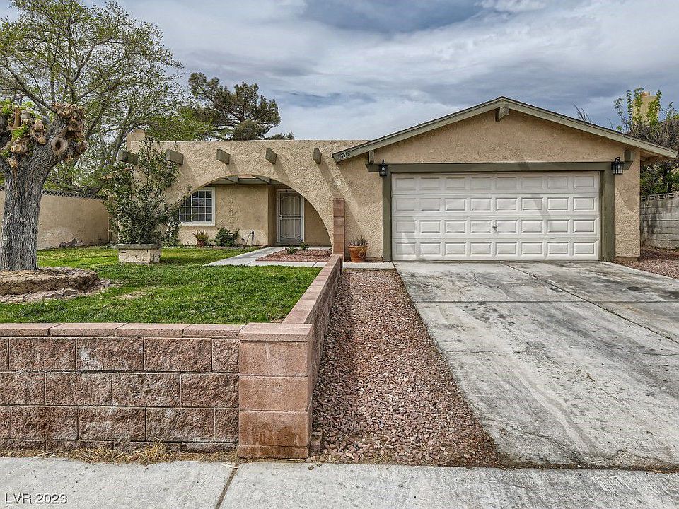 1st image of 1700 Stoneybrook Dr