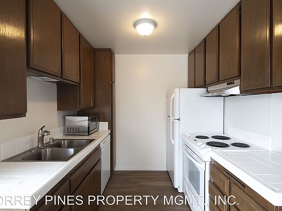 2nd image of 4649 Voltaire St APT 4