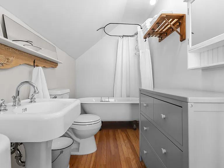 Upstairs Ensuite Bathroom 1 | Clawfoot Tub/Shower