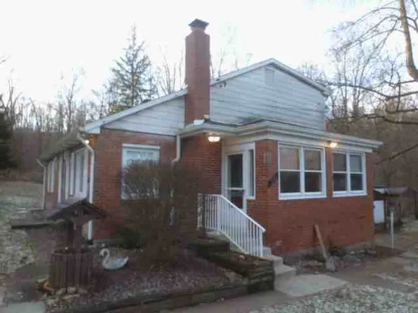 113 Loretta Ln, New Kensington, PA 15068