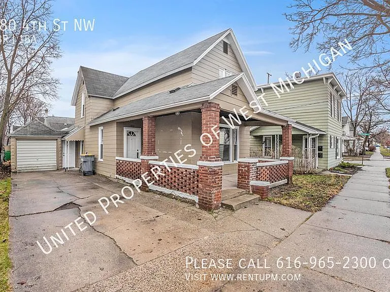 880 4th St NW — Photo 3