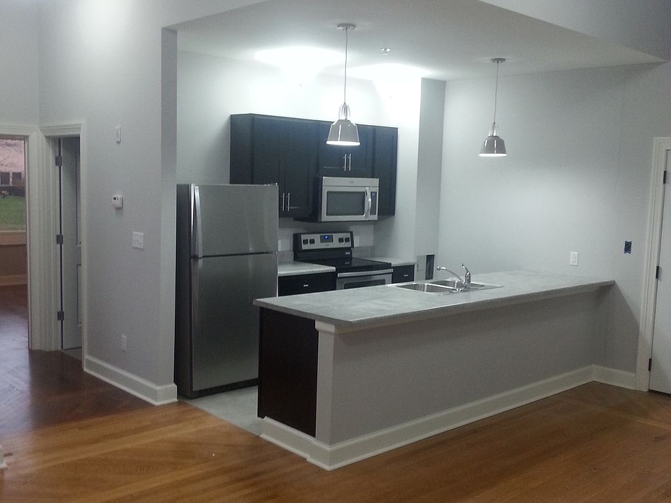 1st image of 3755 Lindell Blvd