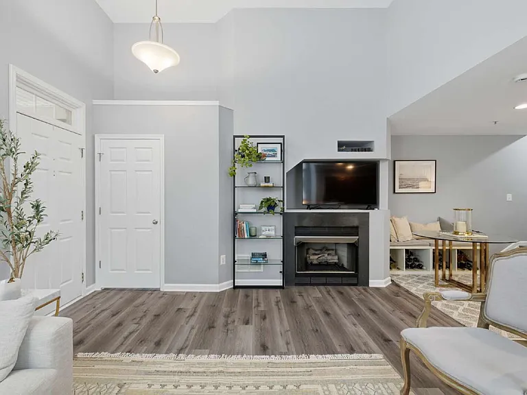 1899 Crescent Park Dr #108A — Photo 8