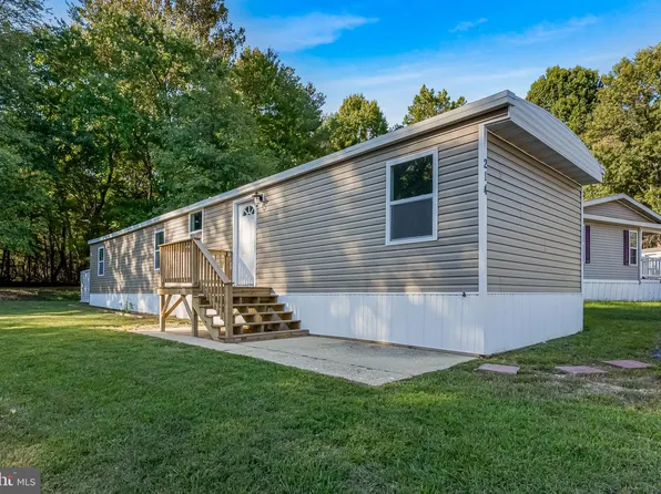 214 Jaguar Dr, Lothian, MD 20711