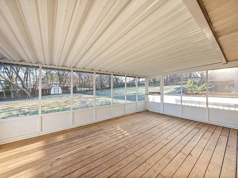 1835 Warren Dr — Photo 28