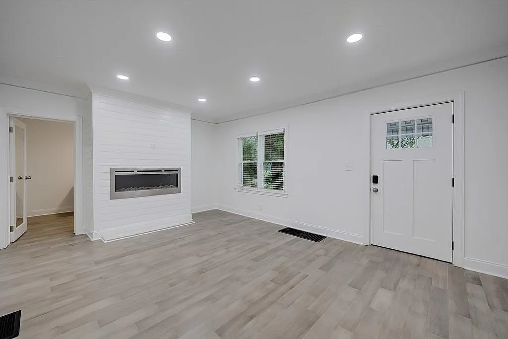3 bed, 2.5 bath, 2800 sqft, $3,000 — Photo 3