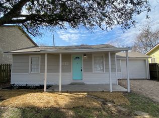 1121 N Chenango St, Angleton, TX 77515