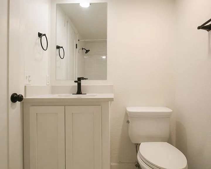 1225 S Lawton Ave — Photo 21