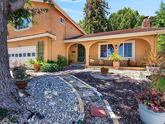 2nd image of 901 Catalpa Way