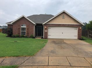 2900 S B St, Rogers, AR 72758