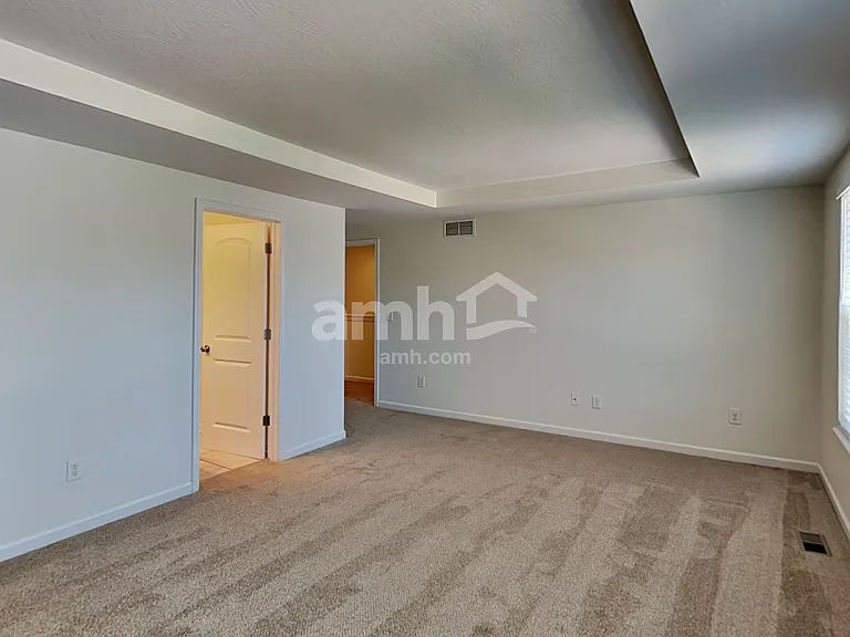 881 Orwell St — Photo 9