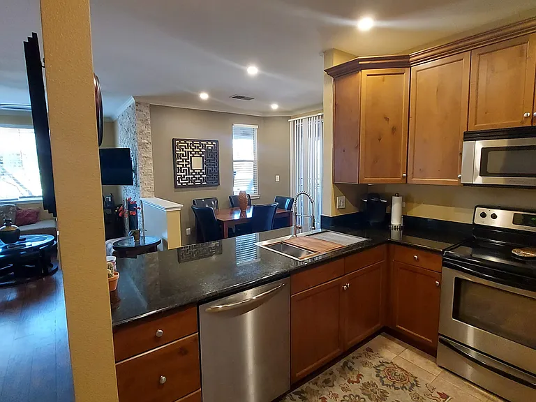 E Acoma Dr — Photo 8