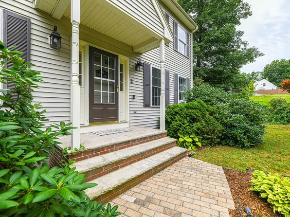 2 Kenwood Drive, Newton, NH 03858