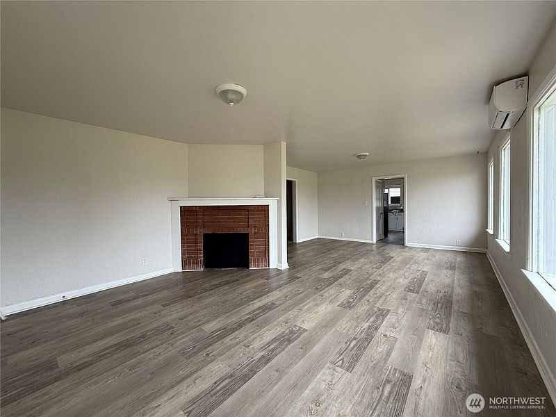 2nd image of 519 28th Street