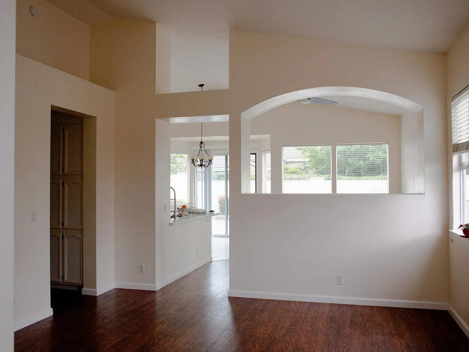 264 Hornsby Ct — Photo 4