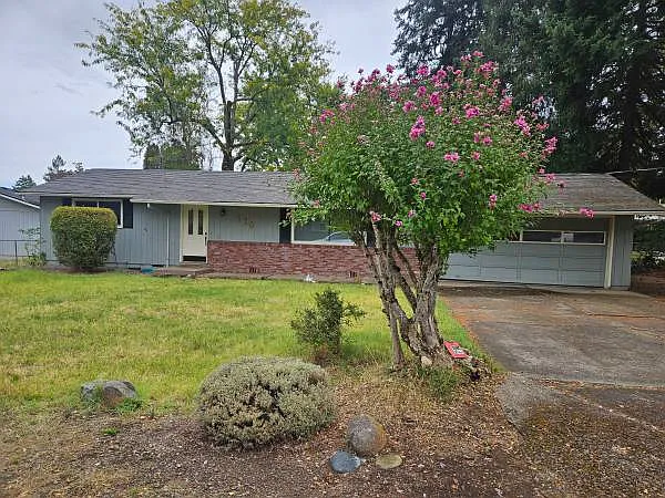 3 bed, 1338 sqft, $2,100 — Photo 1