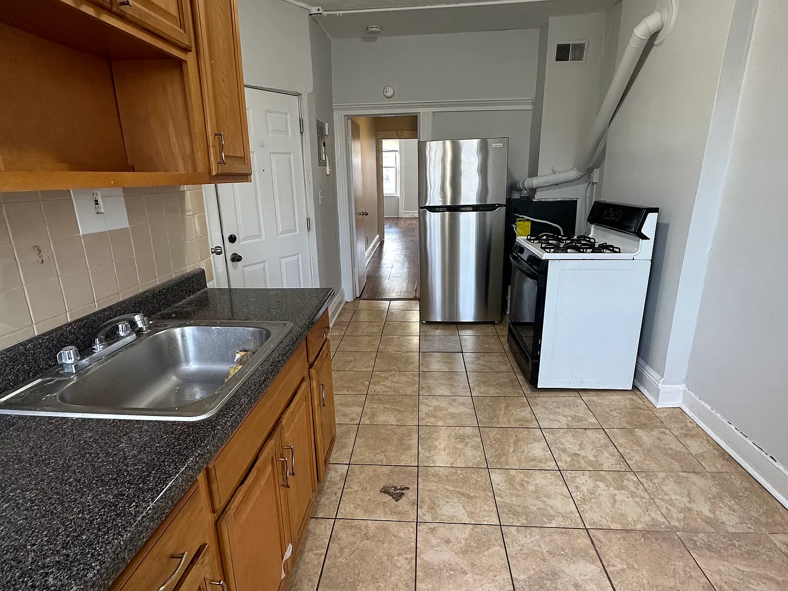 1 bed, 100 sqft, $1,500 — Photo 3