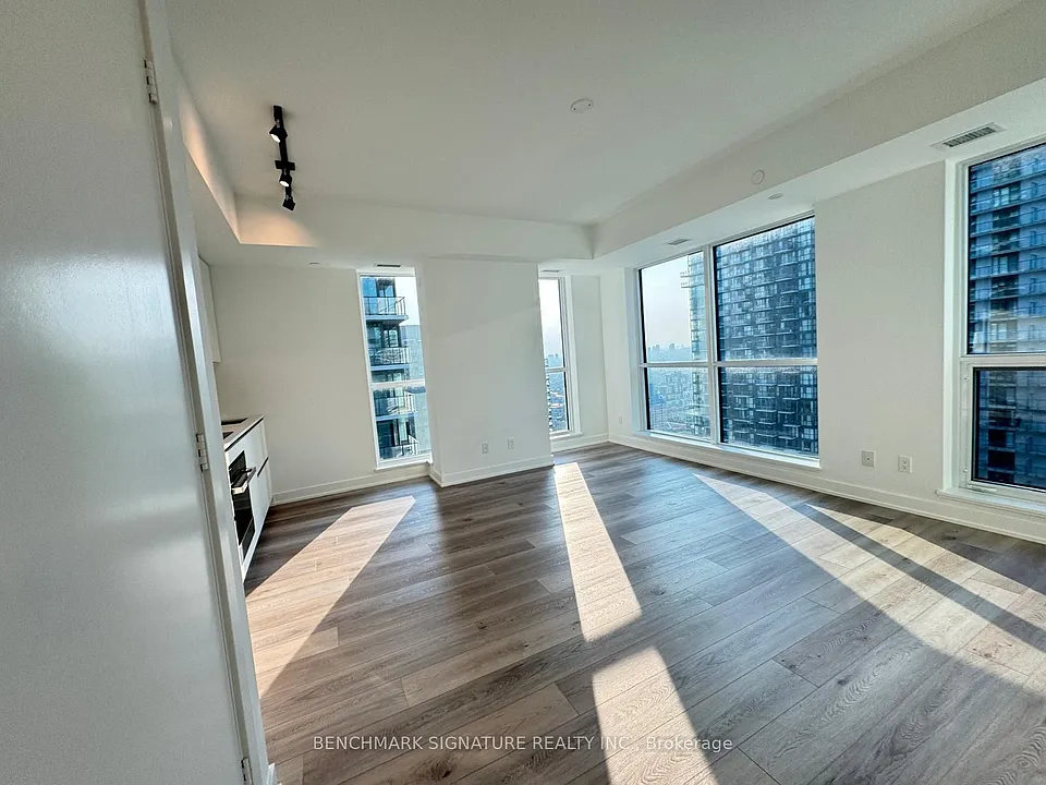 327 King St W #3203
