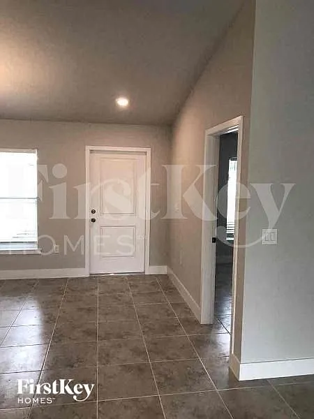 4 bed, 2.0 bath, 1744 sqft, $1,895 — Photo 2
