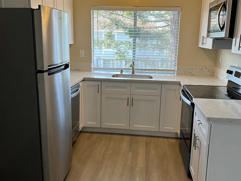 5042 Bridgepointe Pl — Photo 2