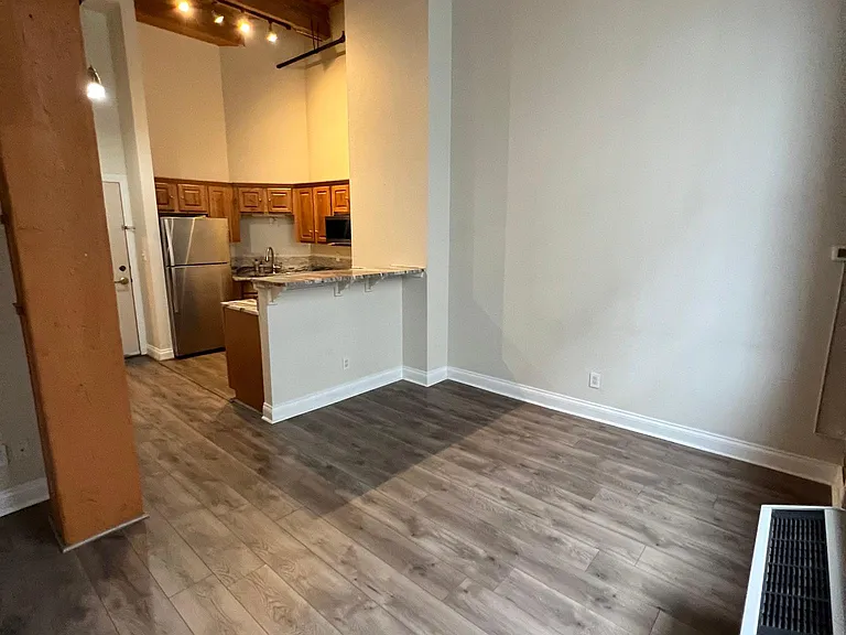 308 W 8th St #215 — Photo 9