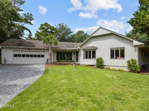 115 Acorn Court, Pine Knoll Shores, NC 28512