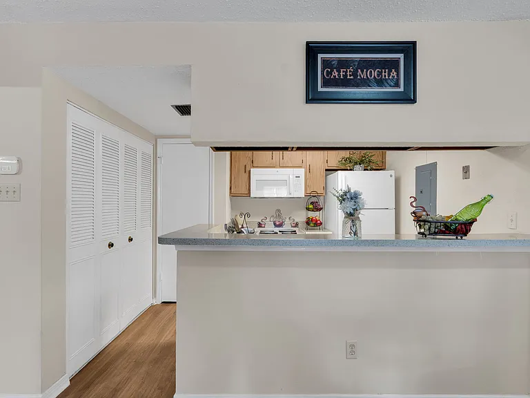 Woodlake Apartments — Photo 26