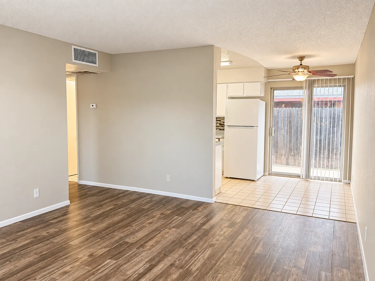 2 bed, 832 sqft, $1,200 — Photo 3