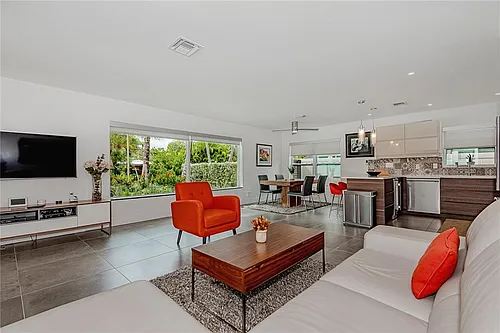 3321 NE 18th St Photo 1