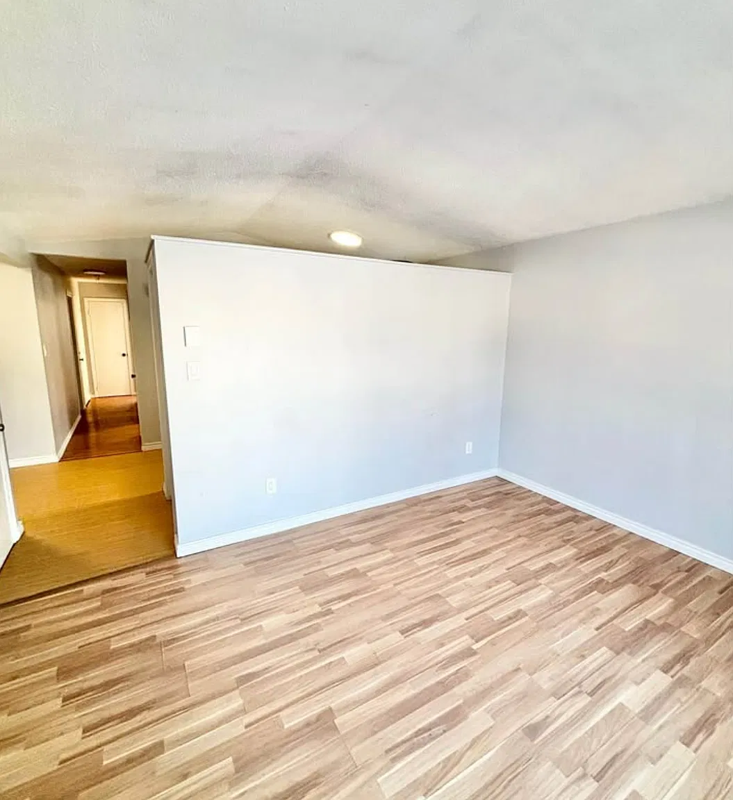 770 Riverside Dr — Photo 4