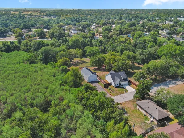1310 Bridge St, Brenham, TX 77833