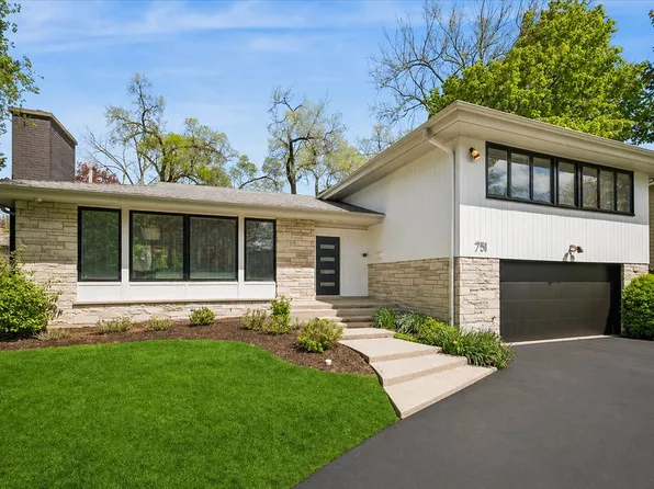 751 Woodridge Ln, Glencoe, IL 60022