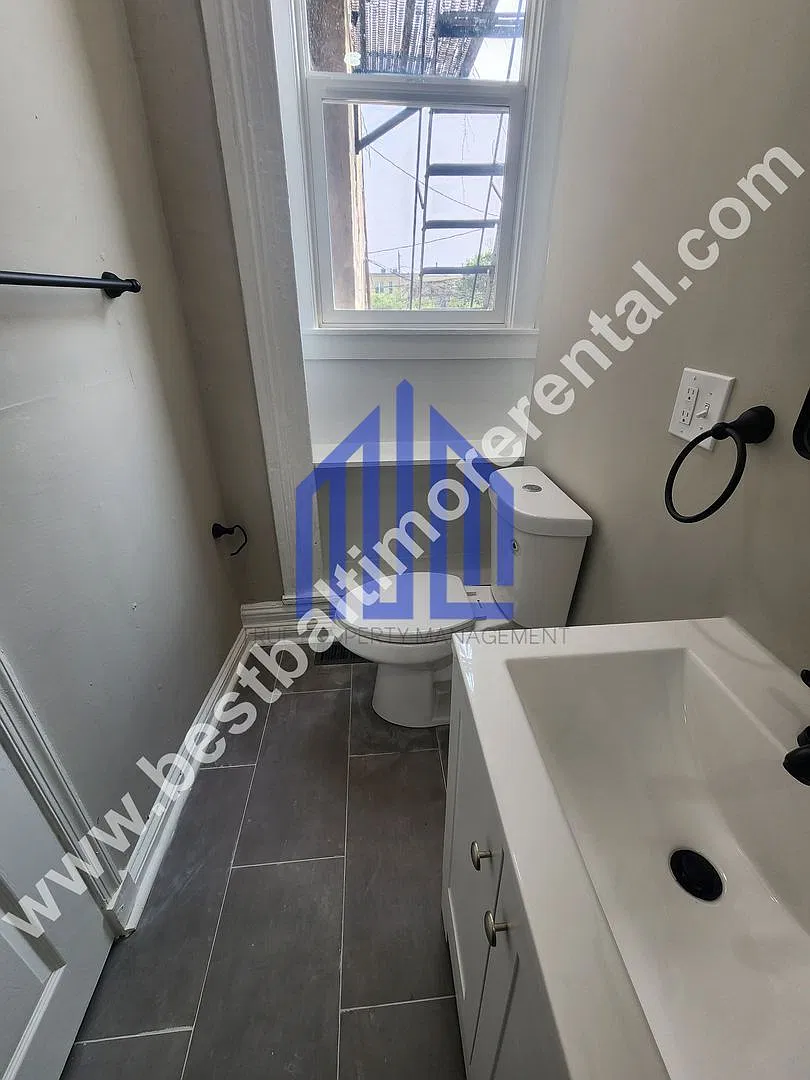 1523 W Lexington St — Photo 4