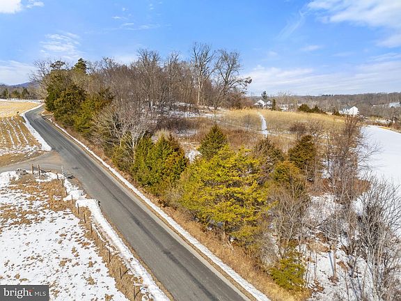 3rd image of 33A Docs Rd