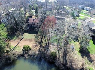 689 Riford Rd, Glen Ellyn, IL 60137