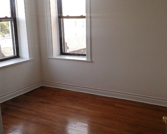 3rd image of 10810 72nd Avenue # Top Floor