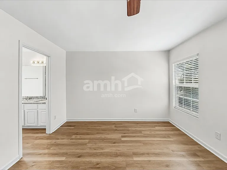 4108 Hampstead Village Dr — Photo 9