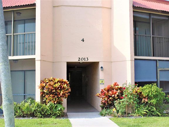 3rd image of 2013 NE Collins Cir APT 80