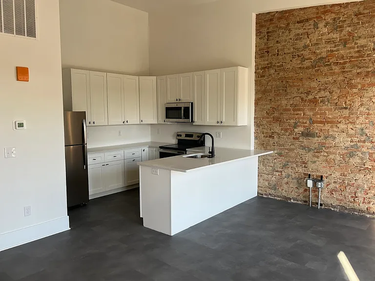 145 E Main St #147-200 — Photo 3