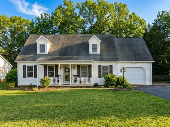 241 Bowmans Run Dr, Stuarts Draft, VA 24477