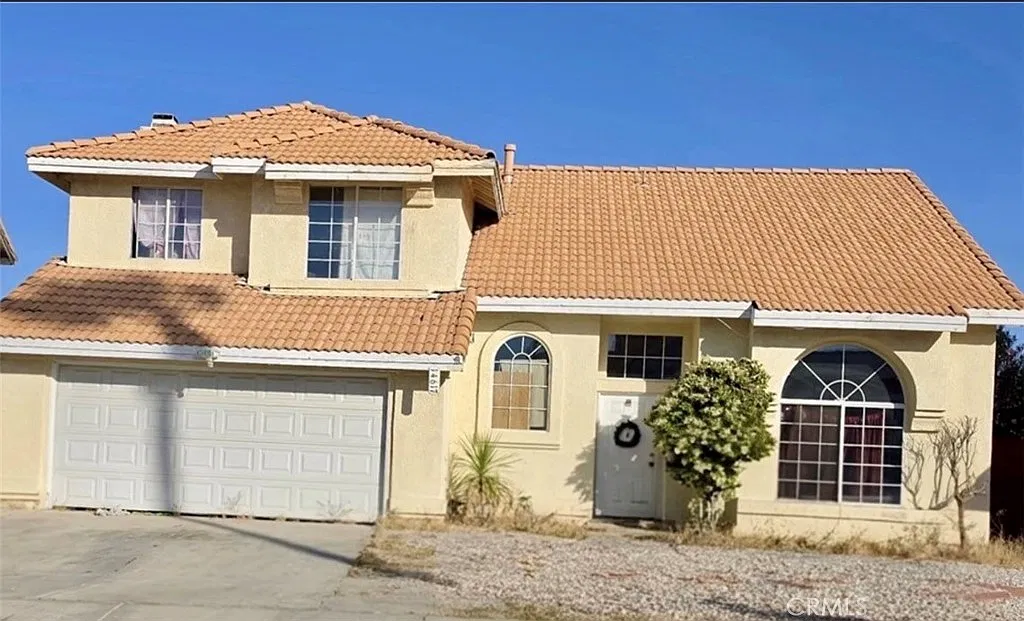 4 bed, 2.5 bath, 2050 sqft, $2,700 — Photo 1