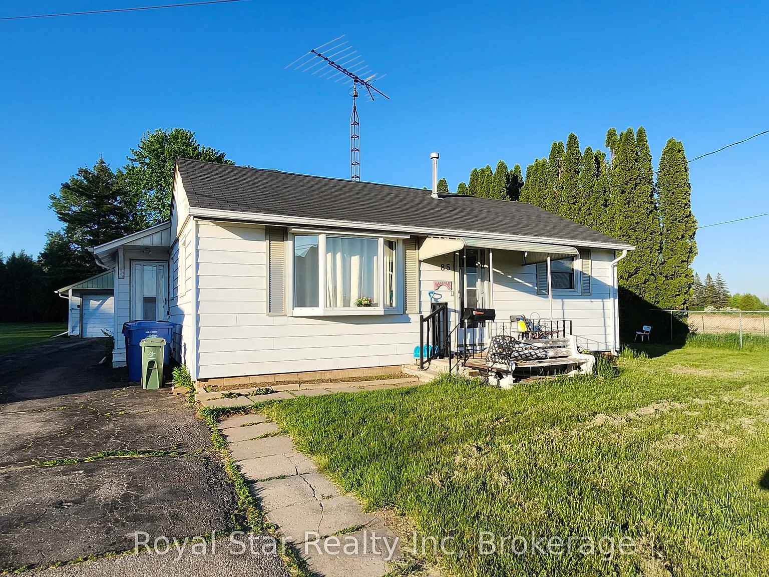 3 bed, $2,700 — Photo 1