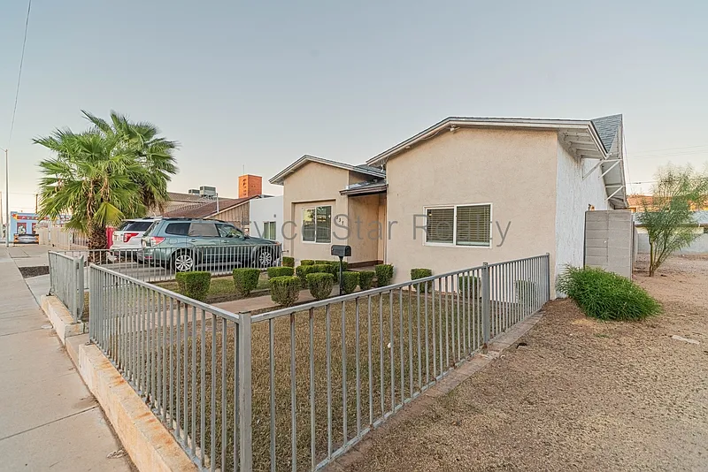 4 bed, 2.0 bath, 1100 sqft, $1,400 — Photo 2