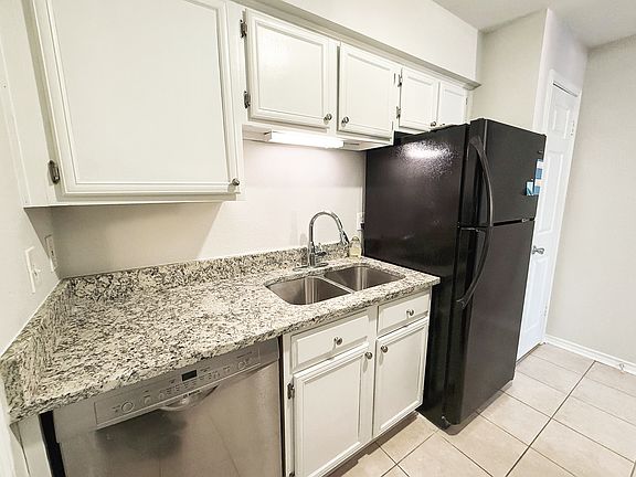 5th image of 1532 Lincoln Way APT 304